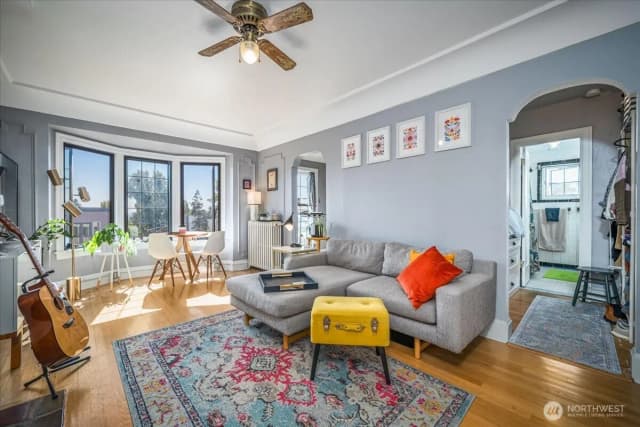 Property photo for 1101 17th Avenue #404, Seattle photo 3