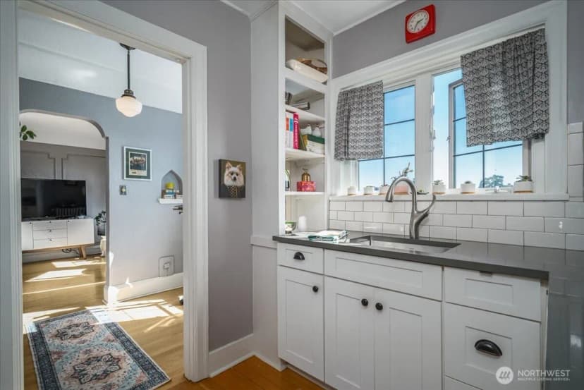 Property photo for 1101 17th Avenue #404, Seattle photo 12