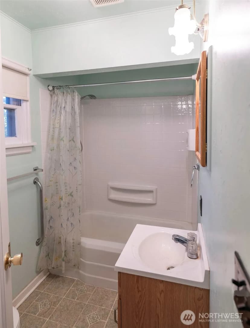 Property photo for 40 Nw B Street, College Place photo 10