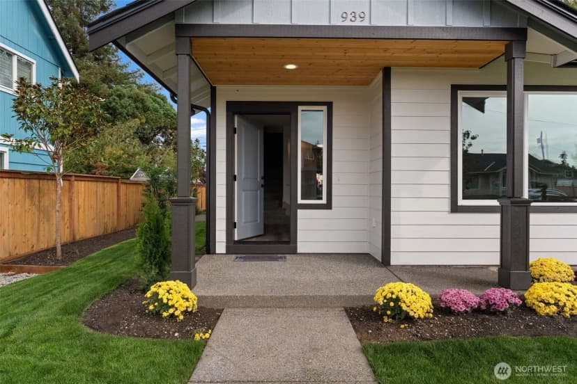Property photo for 939 E 61st Street, Tacoma photo 2