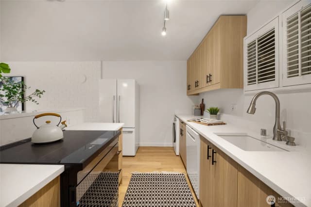 Property photo for 632 13th Avenue E #12, Seattle photo 4