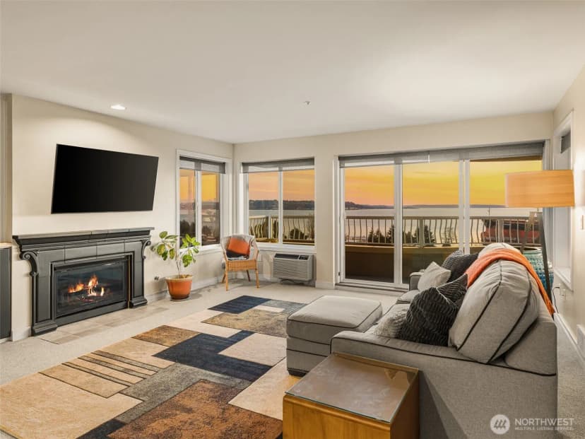 Property photo for 601 W Mercer Place #301, Seattle photo 7