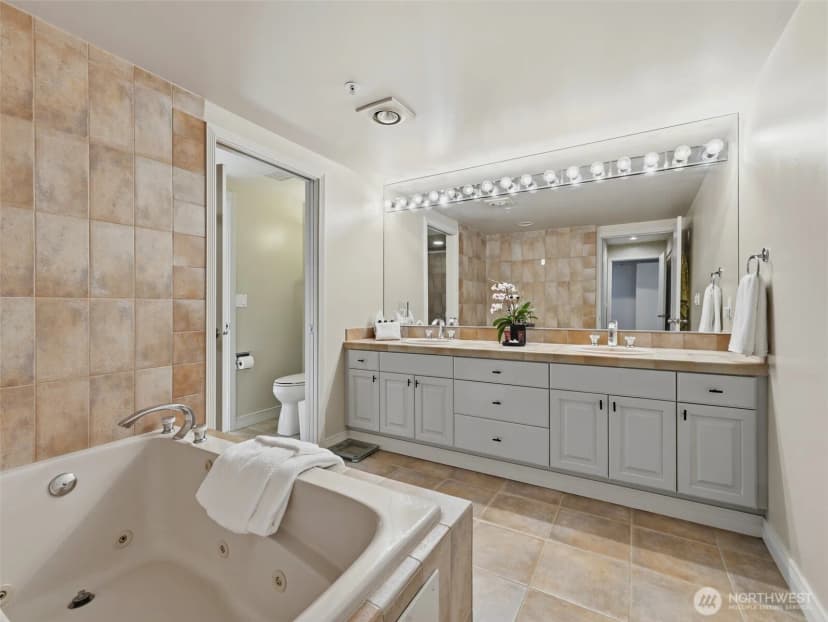 Property photo for 601 W Mercer Place #301, Seattle photo 26