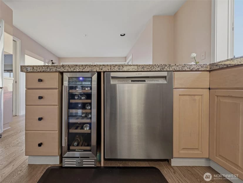 Property photo for 601 W Mercer Place #301, Seattle photo 17