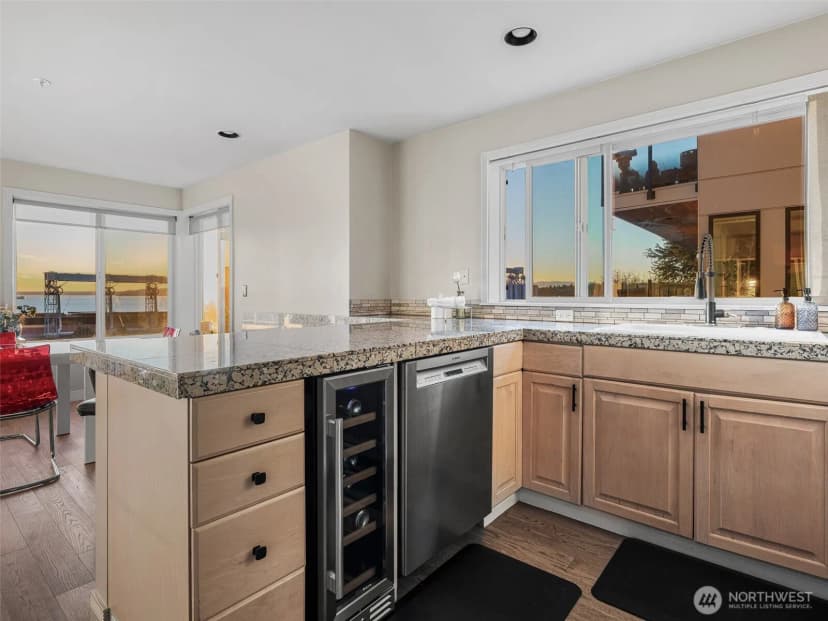 Property photo for 601 W Mercer Place #301, Seattle photo 18