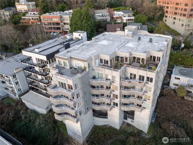 Property photo for 601 W Mercer Place #301, Seattle photo 2