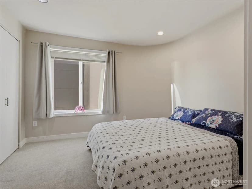 Property photo for 601 W Mercer Place #301, Seattle photo 22
