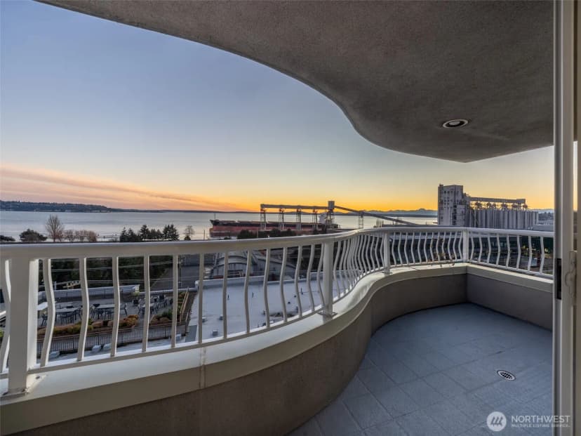 Property photo for 601 W Mercer Place #301, Seattle photo 31