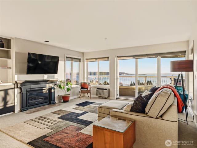 Property photo for 601 W Mercer Place #301, Seattle photo 5
