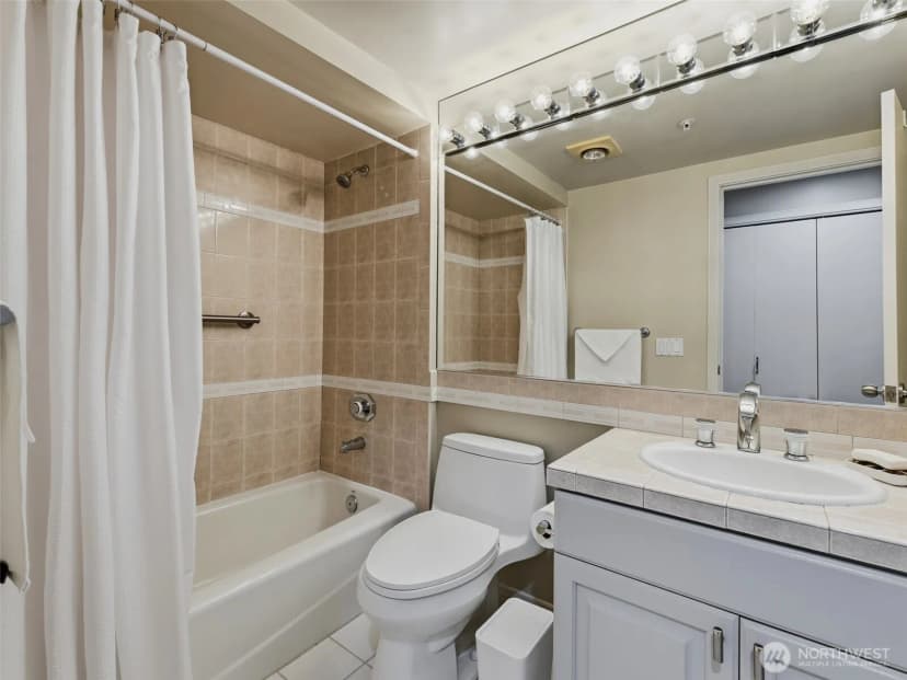 Property photo for 601 W Mercer Place #301, Seattle photo 24