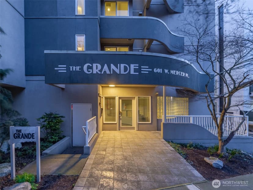 Property photo for 601 W Mercer Place #301, Seattle photo 4