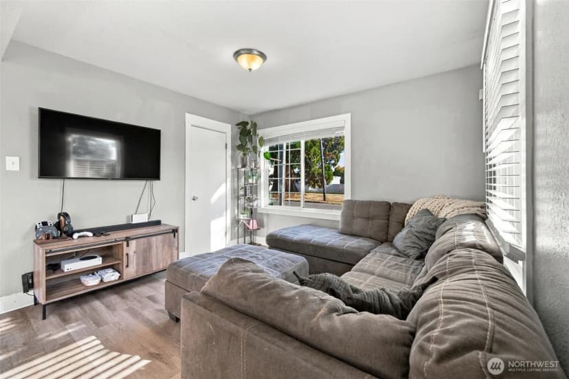Property photo for 311 2nd Avenue Ne, Puyallup photo 14