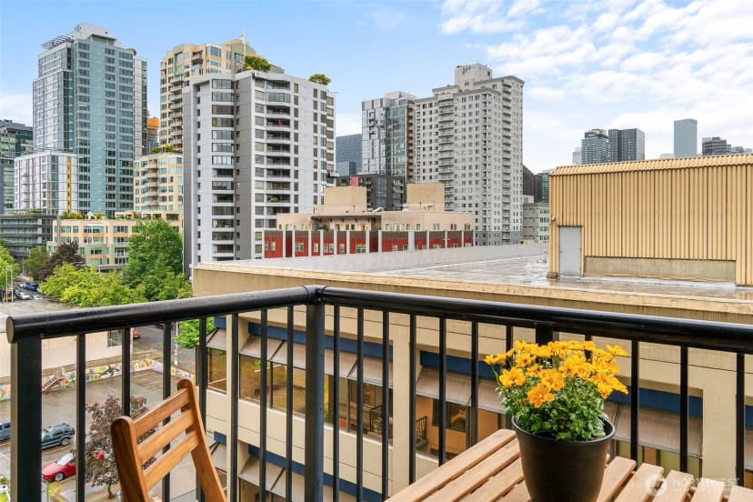 Property photo for 2721 1st Avenue #809, Seattle photo 16