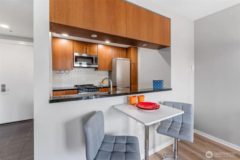 Property photo for 2721 1st Avenue #809, Seattle photo 11