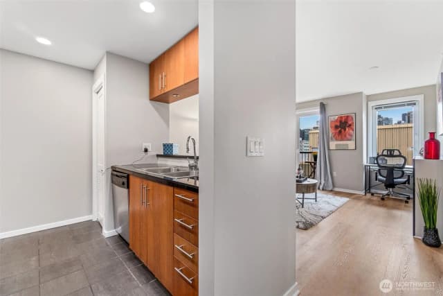Property photo for 2721 1st Avenue #809, Seattle photo 2