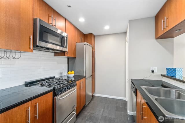 Property photo for 2721 1st Avenue #809, Seattle photo 4