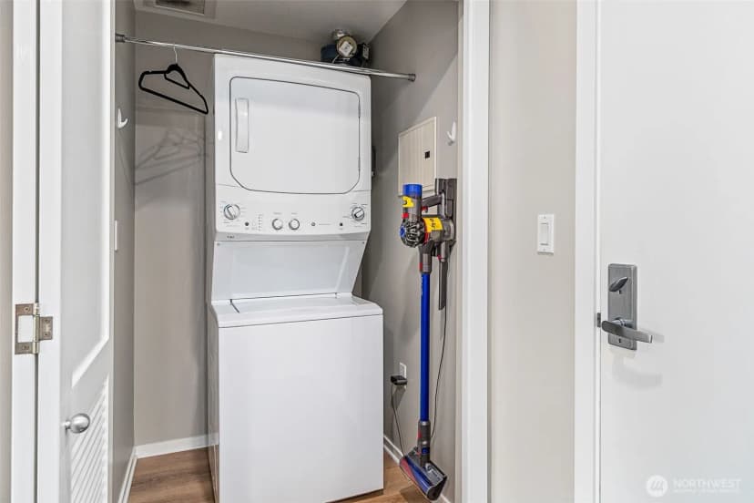 Property photo for 2721 1st Avenue #809, Seattle photo 15