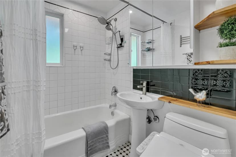 Property photo for 504 Windsor Park Ne, Renton photo 20