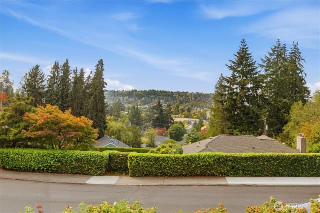 Property photo for 504 Windsor Park Ne, Renton photo 4