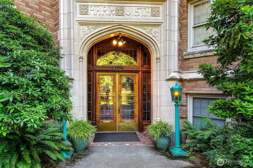 Property photo for 5810 Cowen Place Ne #310, Seattle photo 3