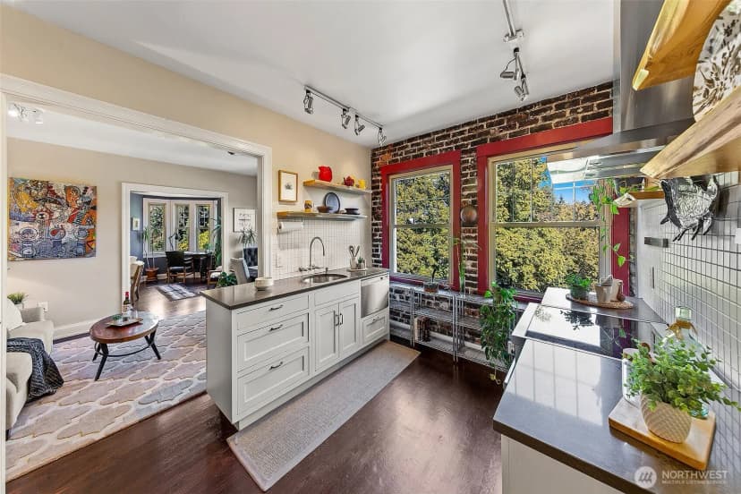 Property photo for 5810 Cowen Place Ne #310, Seattle photo 13