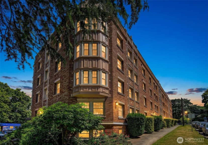 Property photo for 5810 Cowen Place Ne #310, Seattle photo 23