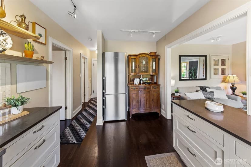 Property photo for 5810 Cowen Place Ne #310, Seattle photo 14