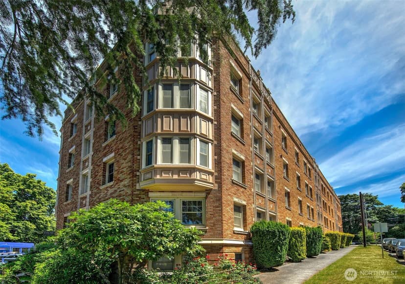 Property photo for 5810 Cowen Place Ne #310, Seattle photo 2
