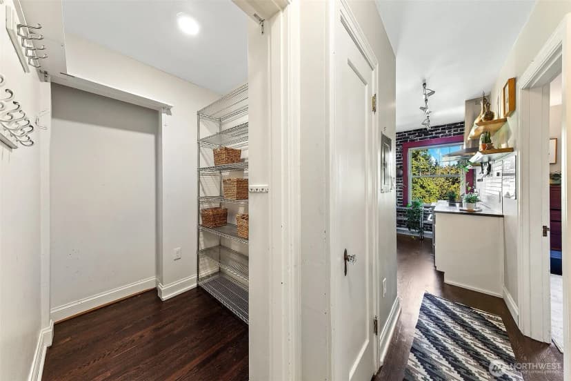Property photo for 5810 Cowen Place Ne #310, Seattle photo 15