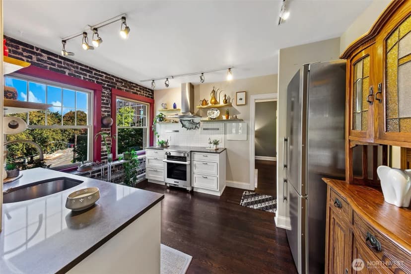 Property photo for 5810 Cowen Place Ne #310, Seattle photo 11
