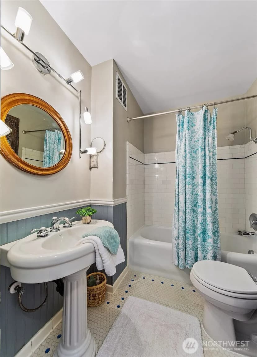 Property photo for 5810 Cowen Place Ne #310, Seattle photo 18