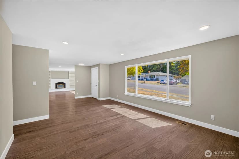 Property photo for 1550 Ne 8th Avenue, Oak Harbor photo 4