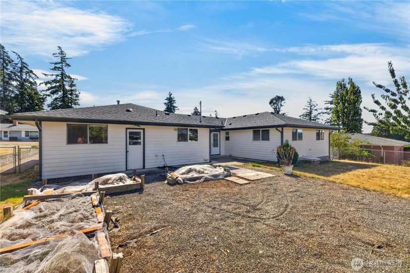 Property photo for 1550 Ne 8th Avenue, Oak Harbor photo 32