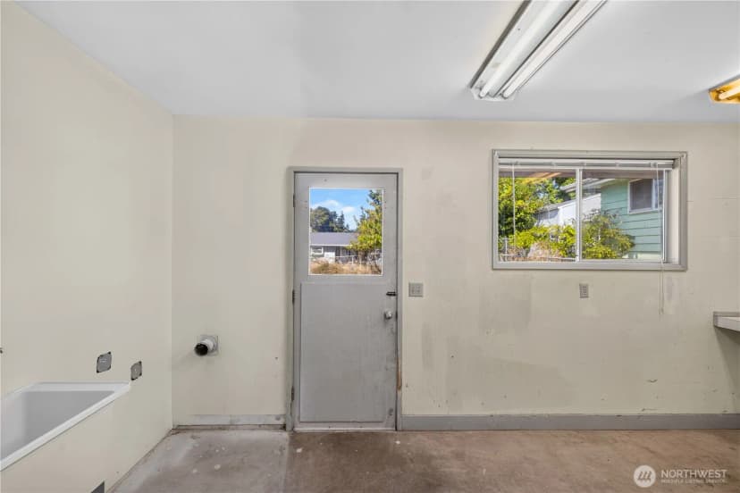 Property photo for 1550 Ne 8th Avenue, Oak Harbor photo 17