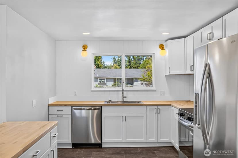 Property photo for 1550 Ne 8th Avenue, Oak Harbor photo 13