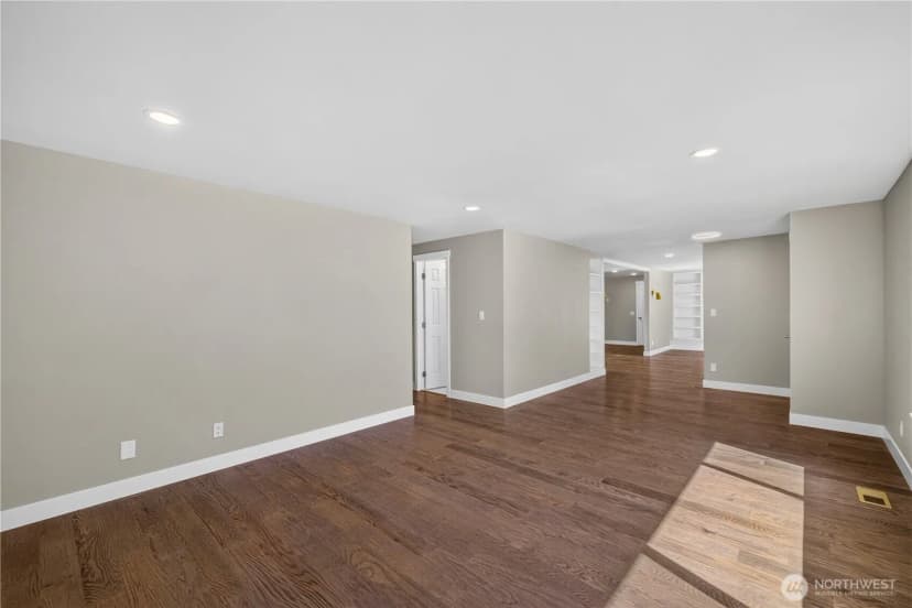 Property photo for 1550 Ne 8th Avenue, Oak Harbor photo 5