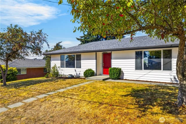 Property photo for 1550 Ne 8th Avenue, Oak Harbor