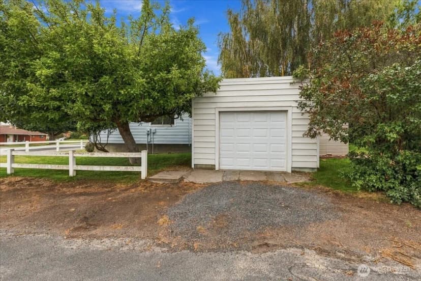 Property photo for 103 Electric Boulevard, Electric City photo 38