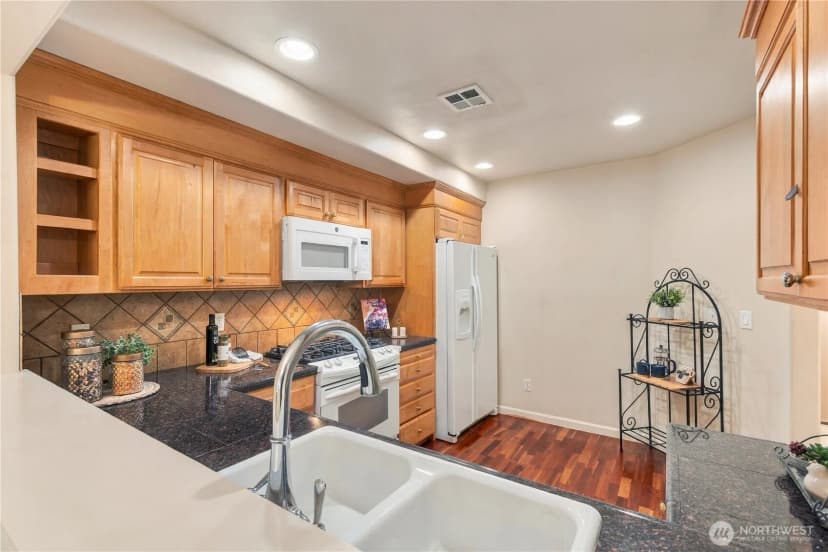 Property photo for 4535 Providence Point Place Se #102, Issaquah photo 9