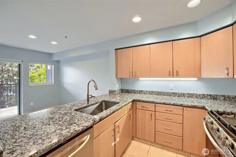 Property photo for 701 Galer Street #608, Seattle photo 15