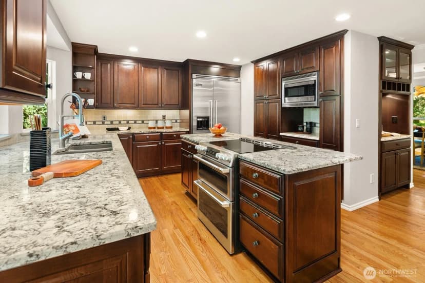 Property photo for 13605 Ne 48th Place, Bellevue photo 12