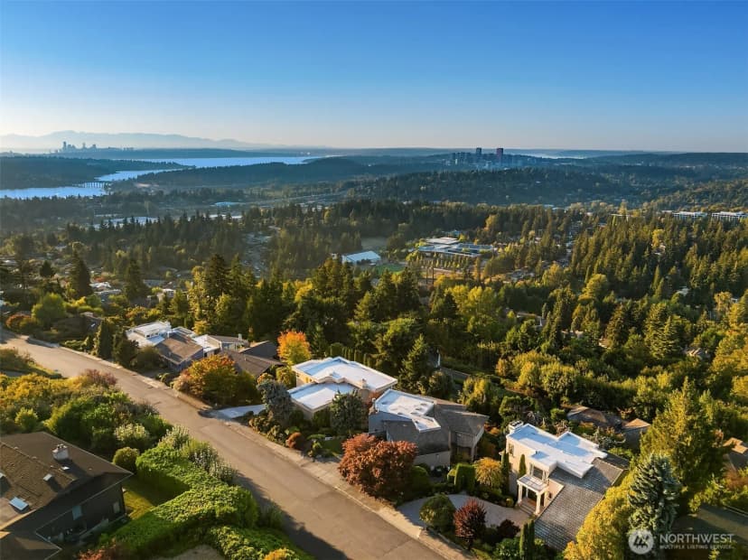 Property photo for 14100 Se 44th Street, Bellevue