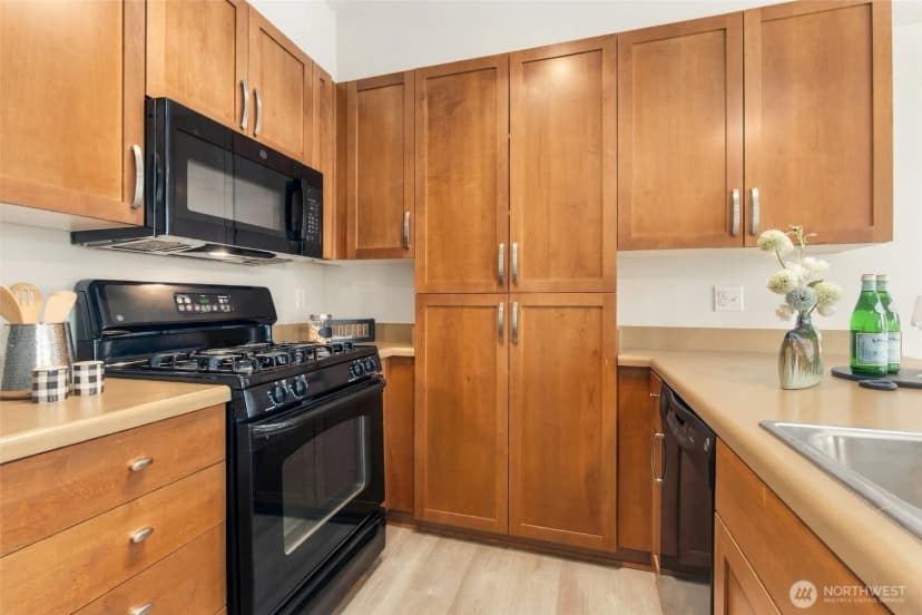 Property photo for 1880 25th Avenue Ne #312, Issaquah photo 4