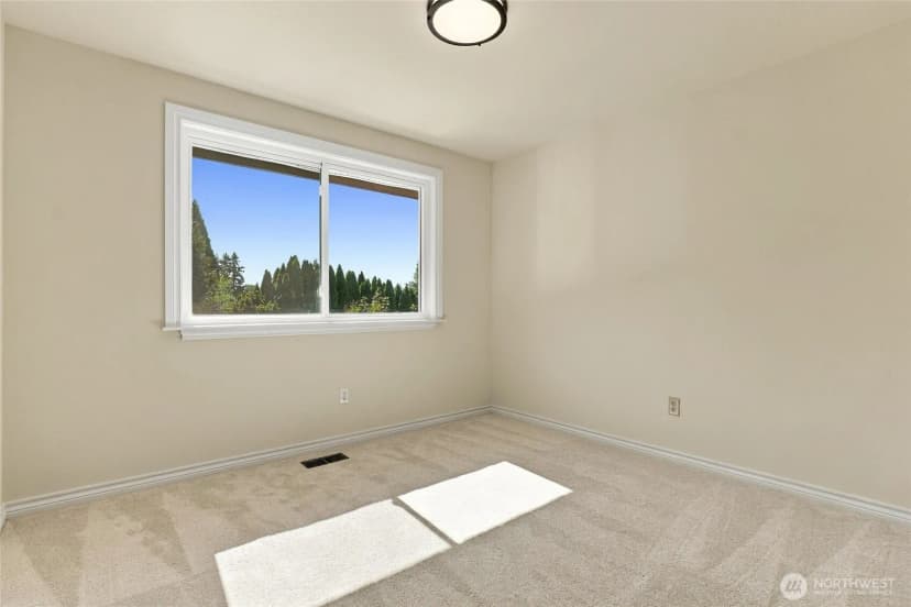 Property photo for 13109 Ne 137th Place, Kirkland photo 15