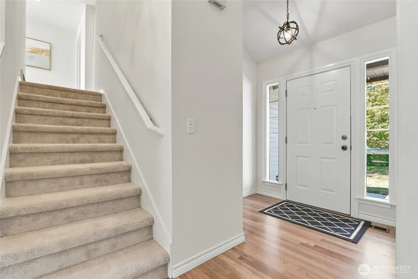 Property photo for 13109 Ne 137th Place, Kirkland photo 2