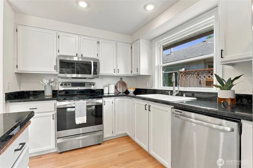 Property photo for 13109 Ne 137th Place, Kirkland photo 7