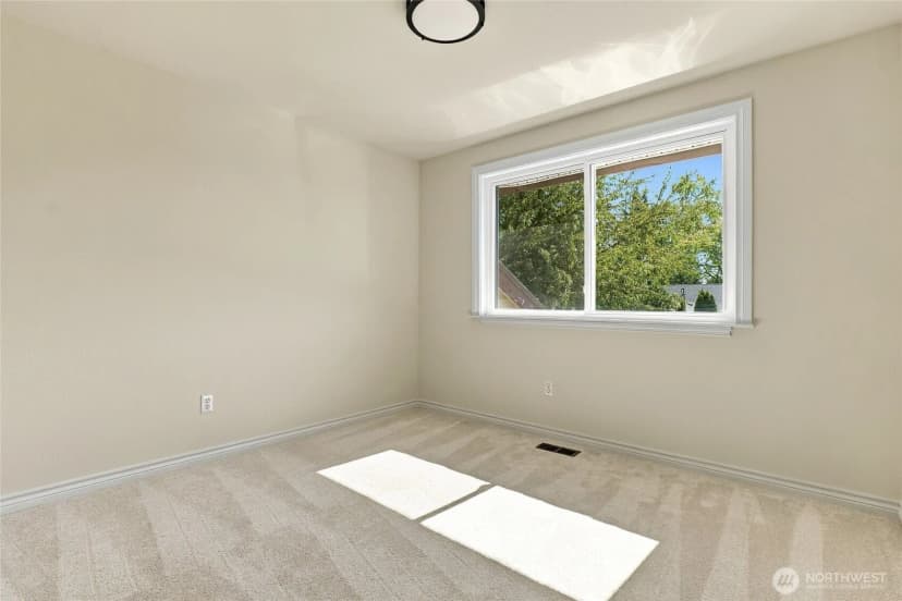 Property photo for 13109 Ne 137th Place, Kirkland photo 16