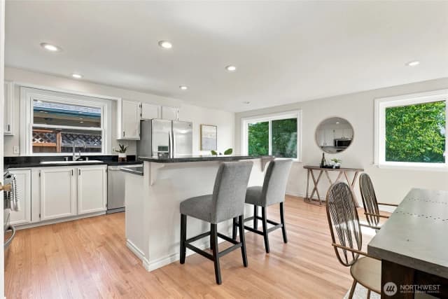 Property photo for 13109 Ne 137th Place, Kirkland photo 5