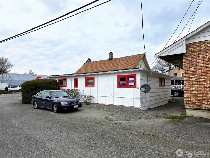 Property photo for 105 Maple Avenue, La Conner photo 12