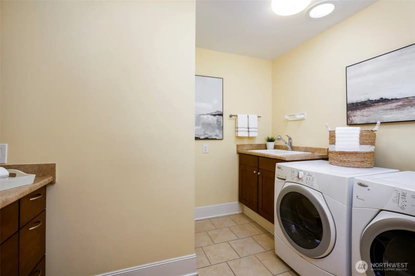 Property photo for 11715 4th Avenue Nw, Seattle photo 31